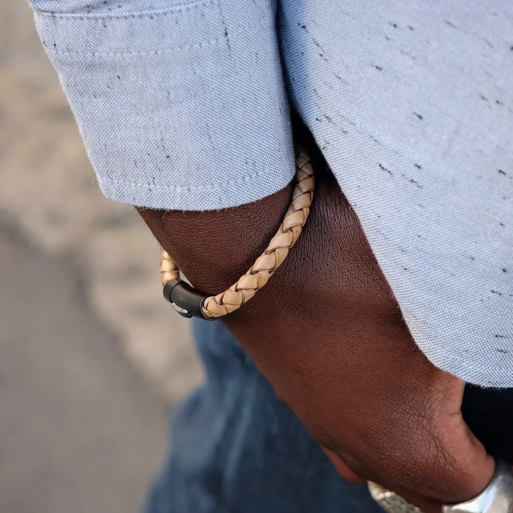 Pulsera de cuero marrón claro y negro - Imagen 4